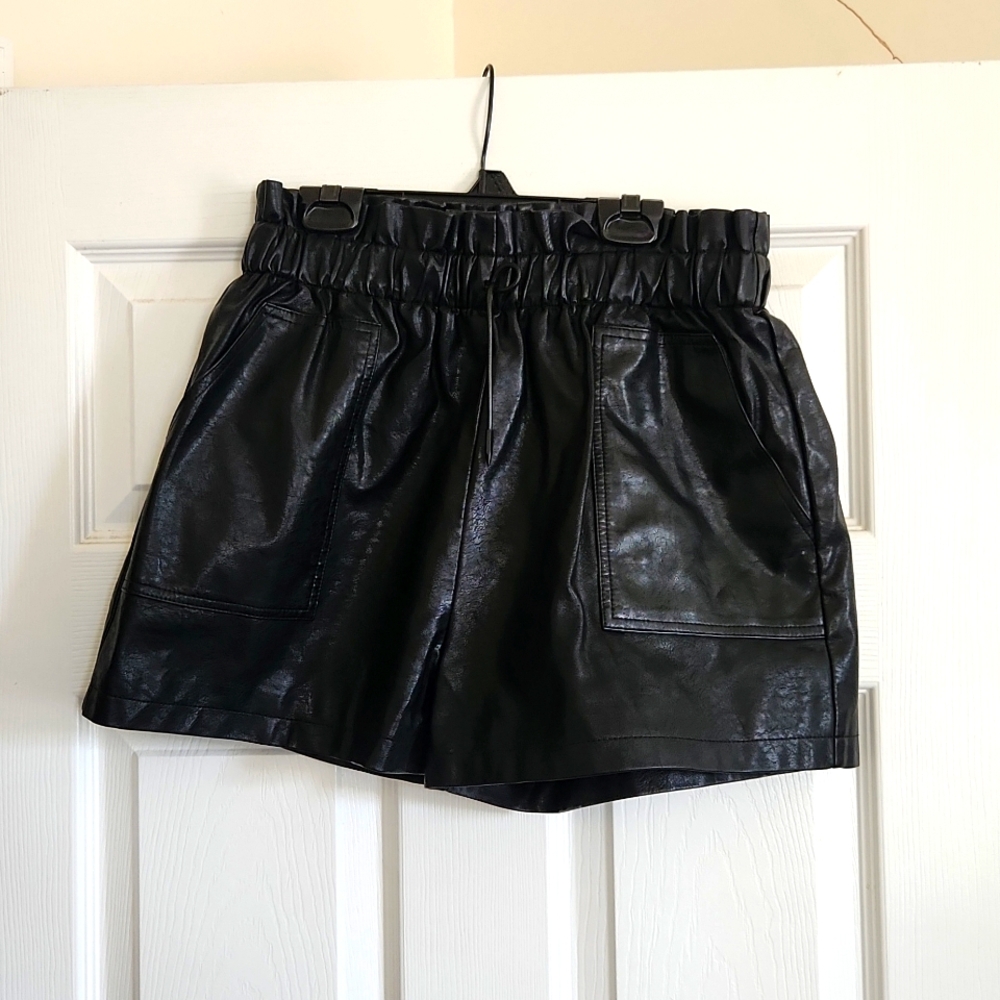 Faux leather shorts | xl